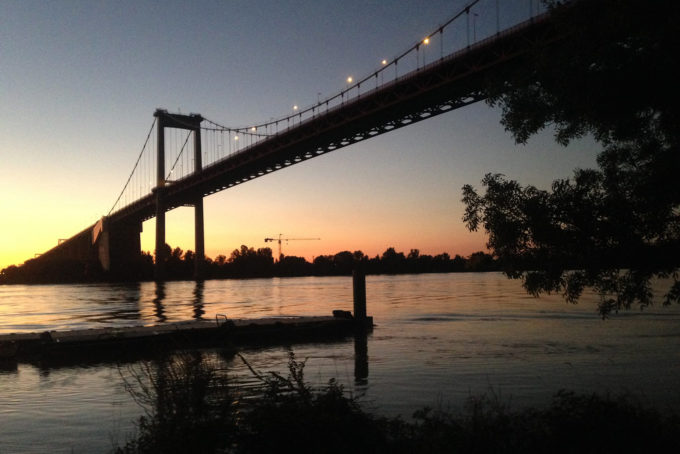 Sous le pont d'Aquitaine