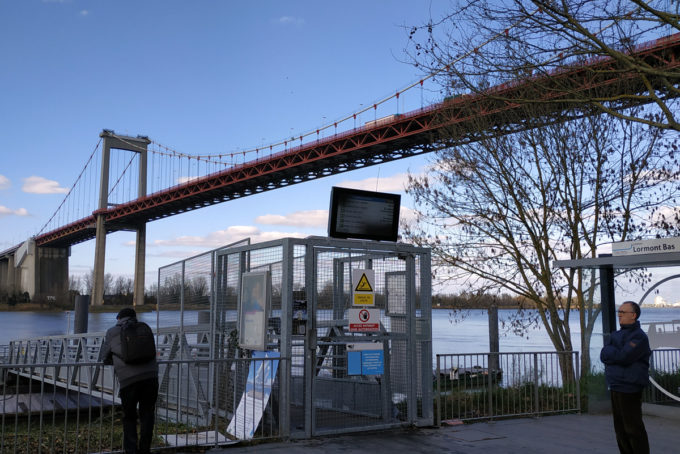 Sous le pont d'Aquitaine